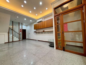 專賣黎明商圈臨路透天店面1至4樓共5大房3衛浴｜台中市南屯區黎明東街