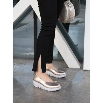 出口意大利超輕厚鞋底一腳蹬純色時尚奶奶鞋舒適不累腳大碼女單鞋