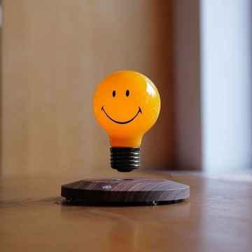【現貨秒發】磁懸浮笑臉燈泡 創意氛圍燈 生日禮物 桌面擺件 床頭小夜燈 伴睡燈 磁懸浮擺件 磁懸浮 磁懸浮燈
