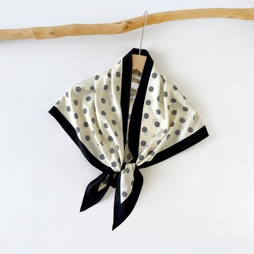 【唯家】臺灣出貨 絲巾 2025新款 三角絲巾 韓系百搭 斜紋三角巾 頭巾 薄款 披肩 外搭 多用 繫腰腰帶 絲巾女