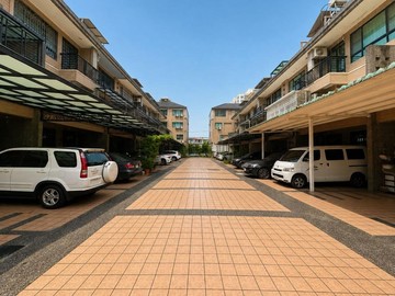 高大東段｜面寬雙車並排・實用傳統格局｜高雄市楠梓區大學二十八街