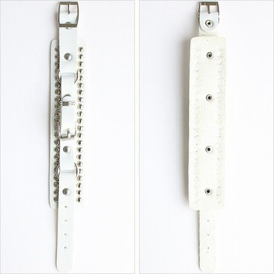 risa様　ヴァレンティノ　ホワイトレザースタッズバングル VALENTINO スタッズ レザー バングル ブレスレット