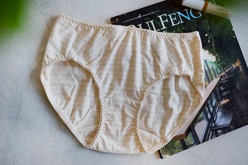 【手工內著】舒蔓・有機棉・棉蕾絲飾帶・中腰三角褲・台灣製