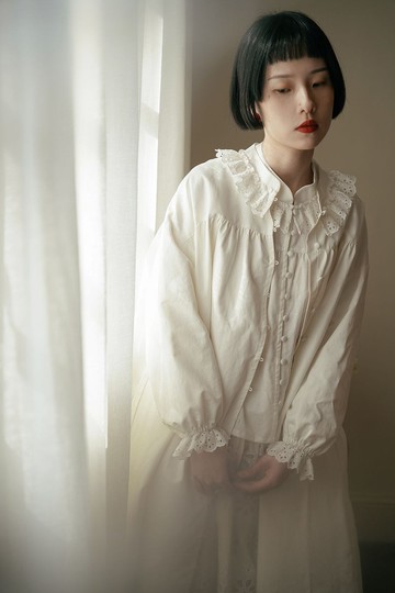 白色 蕾絲花邊立領洋裝 初春初戀清純法式小白長裙子