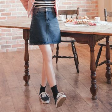 OB嚴選-高含棉．拼接口袋水洗牛仔A字裙《CA2435-》