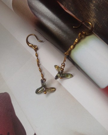 古典三角垂墜長耳環 - 風車