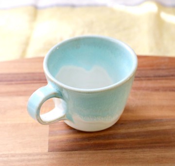 白釉與流水的藍色方形馬克杯