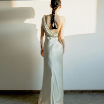 性感露背輕婚紗2025新款宮廷赫本風魚尾出門紗法式復古緞面晚禮服