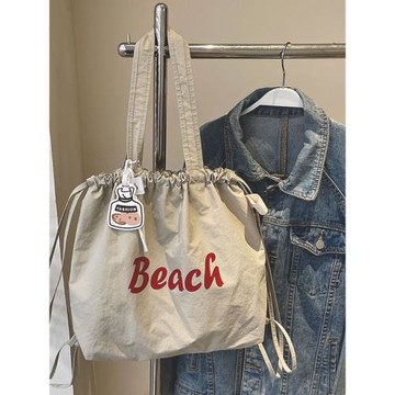 韓版字母尼龍單肩包女生輕便休閑百搭抽繩背包大容量慵懶風托特包