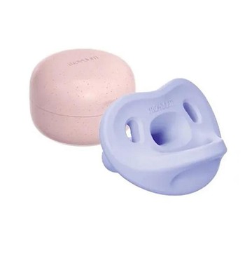 MOYUUM 韓國 全矽膠微笑奶嘴收納盒組3-6m(8809926450140藍莓紫) 250元