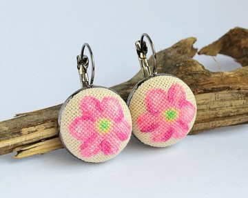 帶粉色花朵的刺繡耳環 送給女性的最佳禮物 十字繡圓形花卉首飾