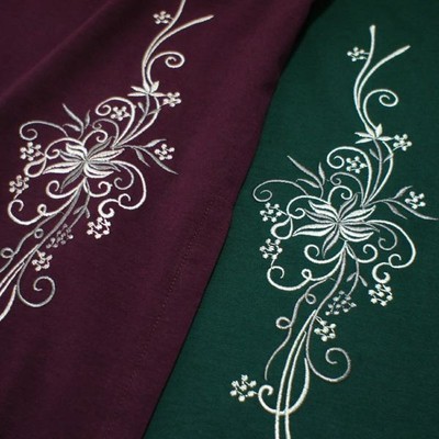 花刺繍ロング丈チャイナＴシャツ ／ チャイナ風　アオザイ風　マオカラー　長袖T　コットンＴ 花刺繍ロング丈チャイナTシャツ ／ チャイナ風 アオザイ風