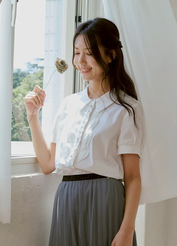 靜謐柔光花瓣飾翻領襯衫