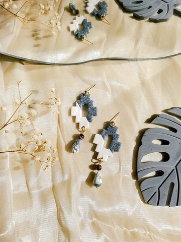 原創手作Ocean On The Moon -白墨軟陶珠耳環/耳夾