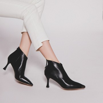 優雅小姐  摩登羊皮素面尖頭短靴 黑 (8H2988)