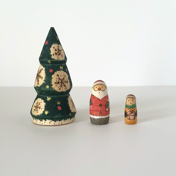 聖誕樹 俄羅斯娃娃 聖誕老人・收到禮物的小孩