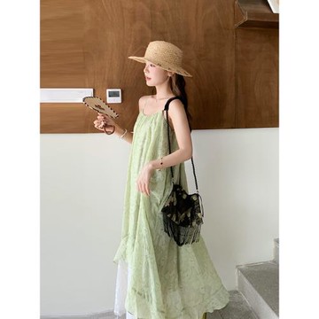 (免運)法式清新綠色蕾絲碎花拼接吊帶連衣裙女夏氣質海邊度假不規則長裙