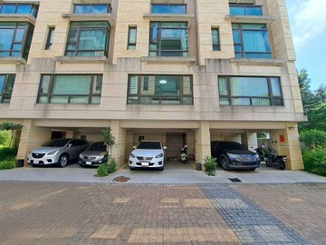 小潘潘~專任/機捷/潭子/74環內/輕屋齡雙車別墅｜台中市潭子區新興路一段