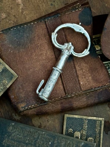 50166-絕美法國古董鍍銀鑰匙 6.5cm