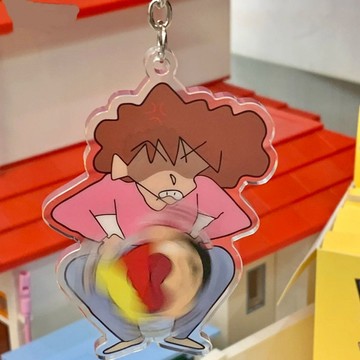 ⭐夏季新品蠟筆小新可愛掛件生氣的美伢亞克力網紅掛飾可愛卡通男女書包掛飾