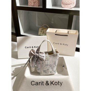 Carit Koty新中式國風刺繡菜籃子包包女2025新款高級感通勤水桶包