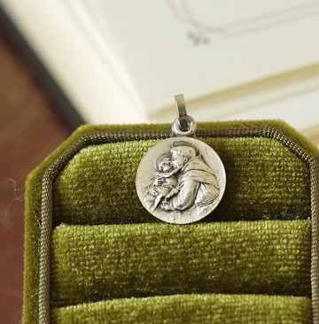 古董銀色Vintage天使浮雕 家庭 圓形墜子 ch237