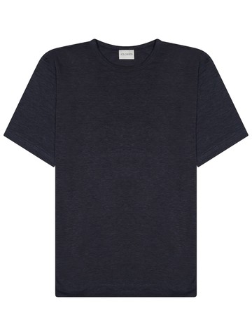 closed short-sleeved t-shirt
