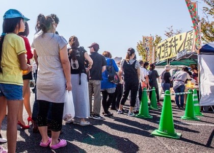 「マヨ唐チキン」と「炭かおる地焼き　うなぎ蒲焼（たれ付）」のセット