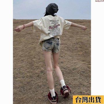 ⚡免運🌸時尚女裝⚡美式復古vibe牛仔毛邊短褲女2025夏季低腰顯瘦緊身小個子包臀熱褲