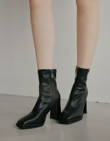 每一步都在發光；質感方頭短靴 兩色 36-39