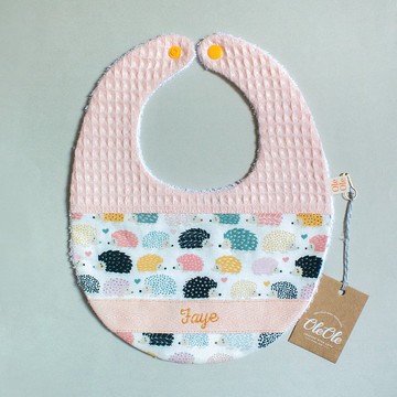 繡名 客製名字 圍兜 口水巾 口水肩 彌月禮盒 寶寶 小刺蝟 可愛