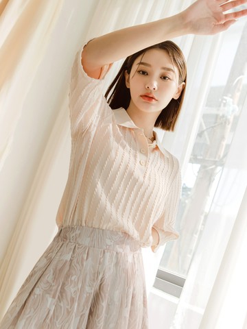 立體紋理翻領半開襟七分袖上衣