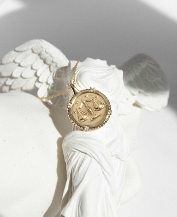 天秤座金徽章吊墜項鍊 | Sachelle Collective