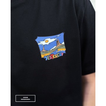 E7th.厚磅繽紛YESTERDAY短T-黑(E7S81932503)