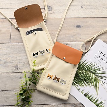 手機斜背包 大容量前袋 【繡有三隻貓】 手機背帶 貓咪 手拿包 皮革 長度可調 A171I