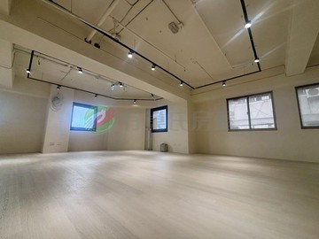 全新整理近百坪商辦|4門牌3車位|D1最高強度｜台中市北區北屯路