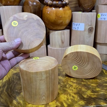 10秒售 黃檜 圓的 橢圓形 小台座 漂亮 香噴噴 台灣黃檜 芳山店
