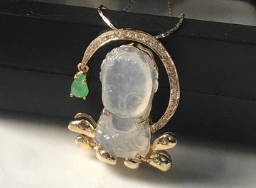 14K金鑽石台天然冰玻種放光起膠Q版佛A貨翡翠 吊墜