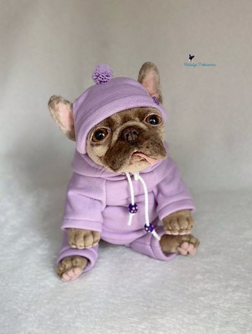 灰色法国斗牛犬逼真的玩具小狗