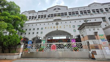 【專任】貴族星廈邊間採光大套房｜台中市中區成功路