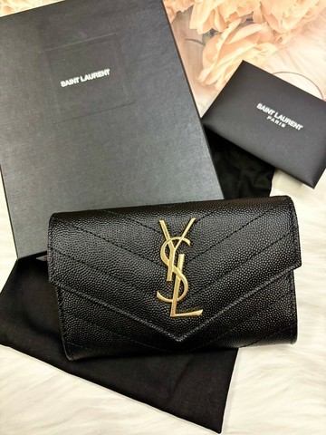 現貨在台~不用等~YSL 魚子醬絎縫皮革小型信封錢包