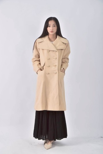 (M) dorothy schreiber排扣白色外套