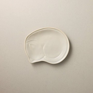 瀨戶燒-午睡貓咪盤-三款任選-17.5cm 米白