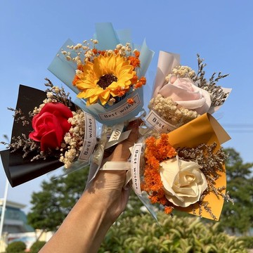 伴手禮 迷你向日葵 永生花 乾花花束 情人節禮物 生日禮物 畢業禮物 畢業花 禮物裝飾 小雛菊 小花束 迷你花束 畢業花