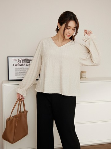 寬鬆V領立體織紋荷葉袖上衣