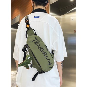 斜挎包男款胸包男士小背包2025新款男生包包青少年男孩單肩挎包男