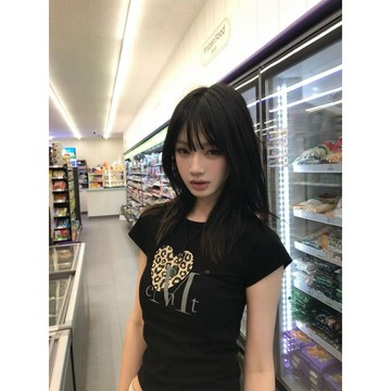 【台灣出貨】正韓辣妹40支短款T 夏季純欲正肩修身上衣 氣質百搭顯瘦熱銷 大尺碼女裝 透氣涼感舒適