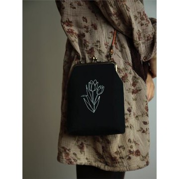 原創設計布藝刺繡墨綠色口金包斜挎手拎手機包豎款小包女高級感