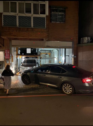 七張捷運中正路一樓室內車位｜新北市新店區中正路