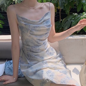 蕩領藍色緞面吊帶連衣裙子超仙女法式2022新款高級感小眾設計夏季